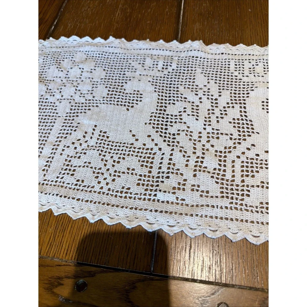 Vtg Hand Crocheted Tablec Runner With Deer & Trees 35.5